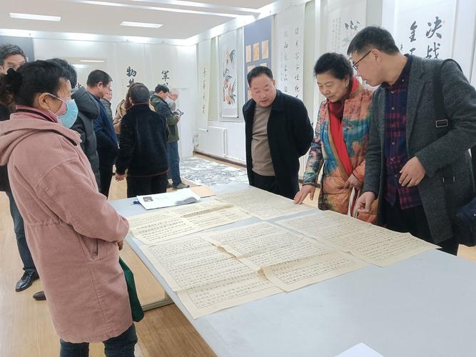 銅川市文化藝術沙龍暨王益區美術家協會舉行每月一期的書畫交流活動